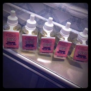 Cinnamon Pretzel Roll Wallflowers